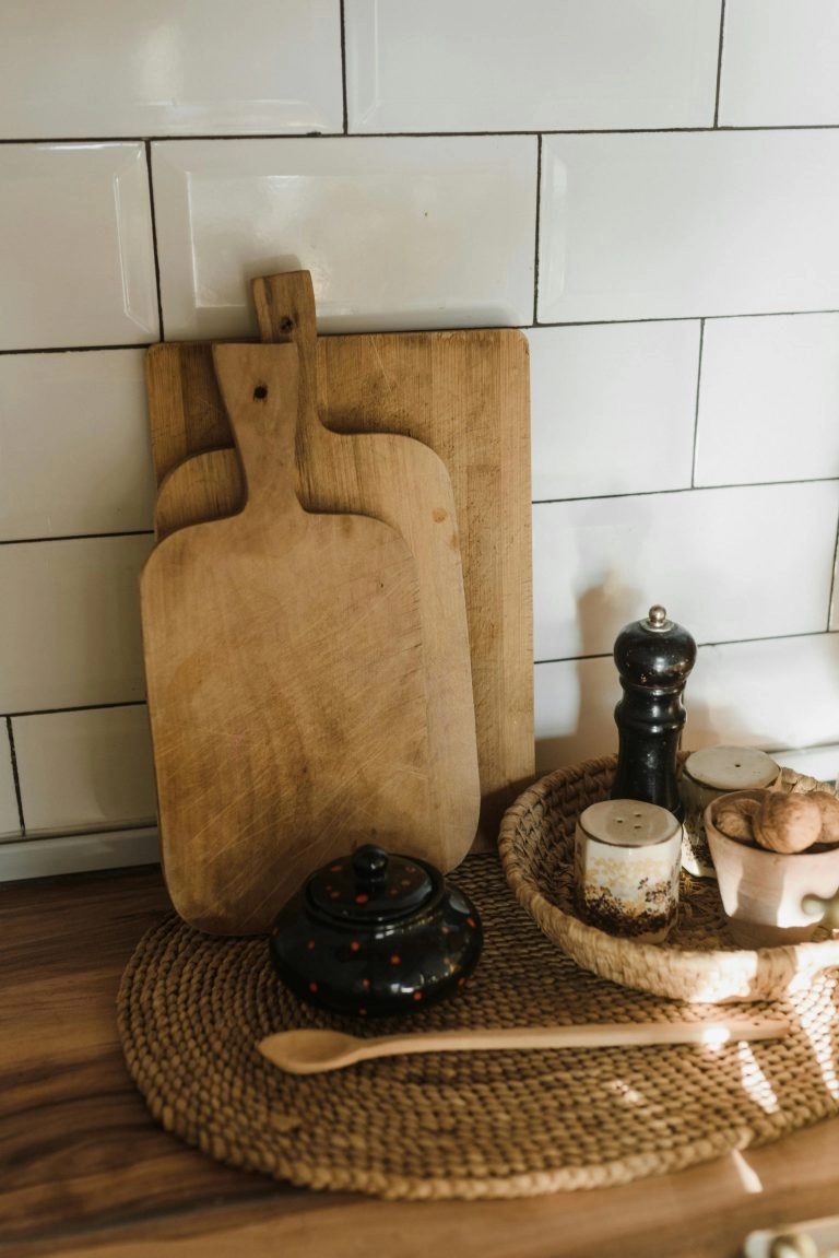 Confronto tra taglieri in legno, plastica e ibridi antibatterici